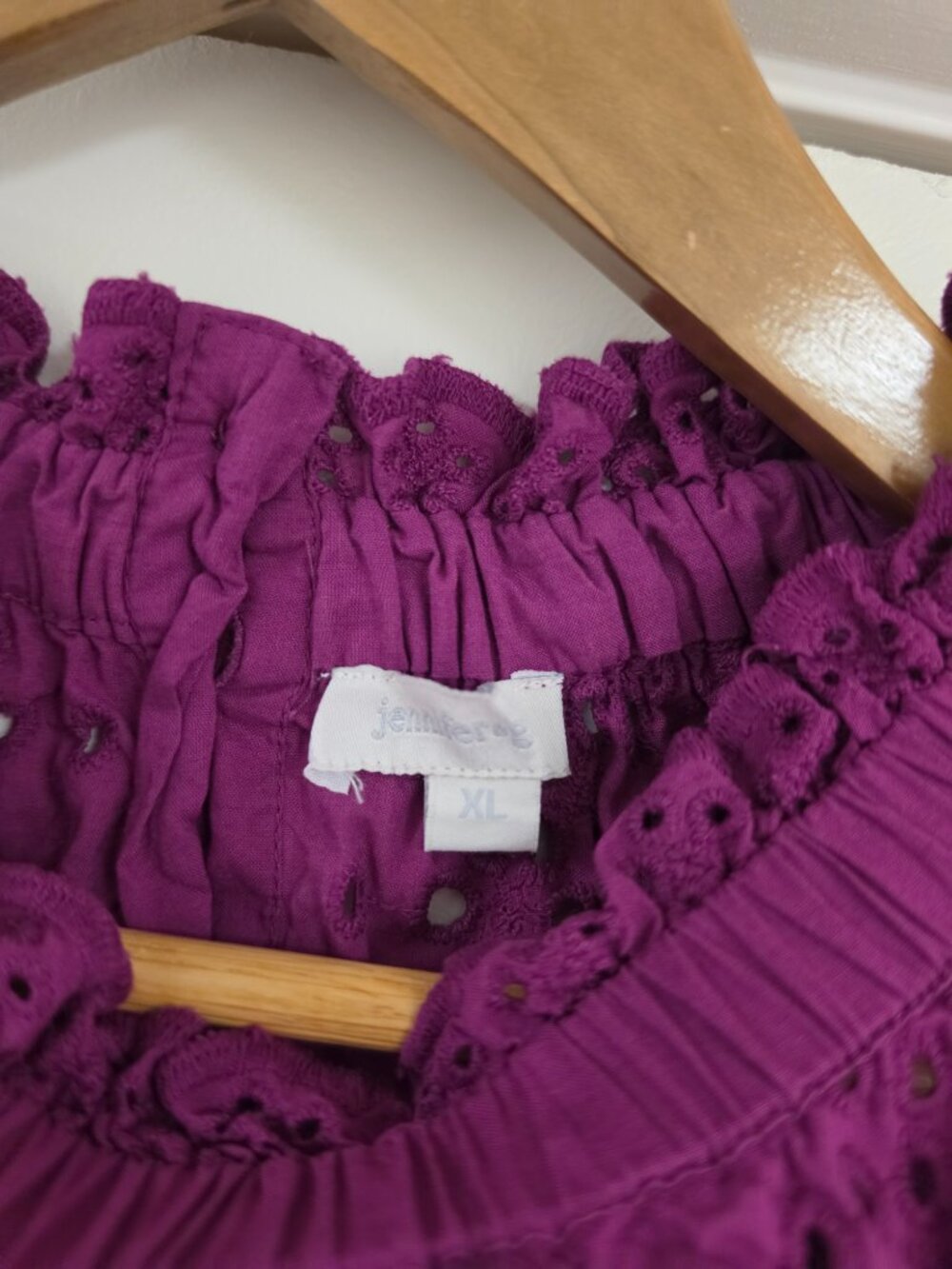 Jennifer & Grace short ruffled flutter sleeves eyelet Top, scalloped edges - Picture 2 of 7
